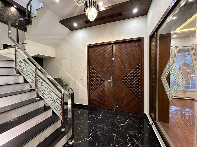 Luxurious Designer 10 Marla brand new House For Sale in Bahria Town Lahore 12