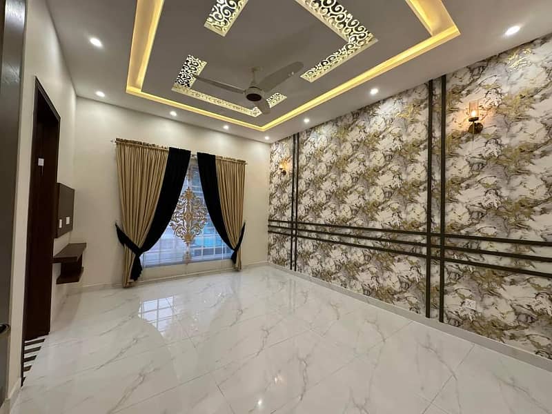 Luxurious Designer 10 Marla brand new House For Sale in Bahria Town Lahore 17