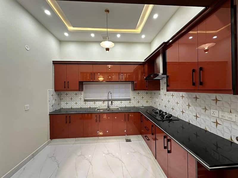 Luxurious Designer 10 Marla brand new House For Sale in Bahria Town Lahore 19