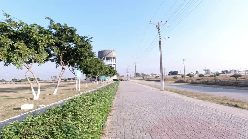 Block 50Ft Road Size 1 Kanal 60x90 Corner Plot 32