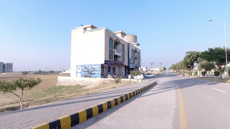 Block 50Ft Road Size 1 Kanal 60x90 Corner Plot 34