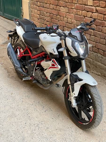 Benelli Tnt 150 3