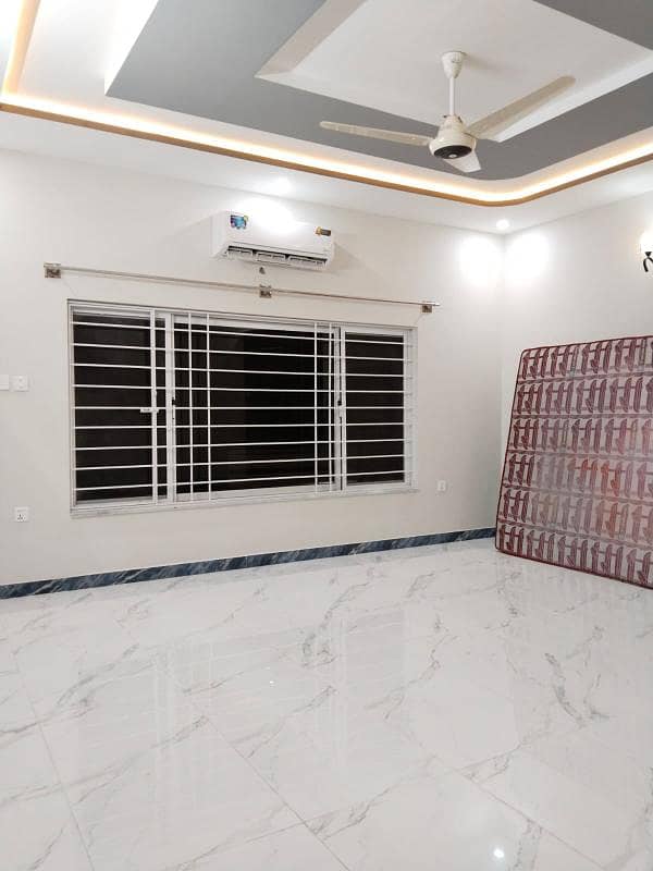1 Kanal Brand New Upper Portion Available For Rent 4