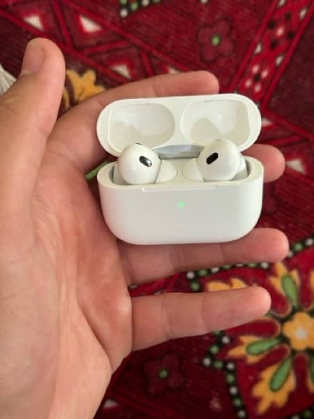 premium quality earbuds contect me on whatsapp  0/3/1/2/5/8/1/5/4/8/5 6