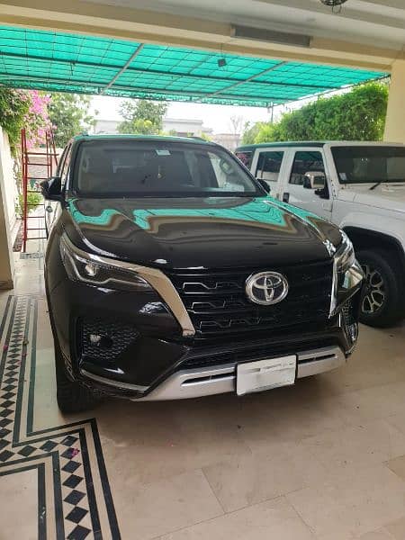 Toyota Fortuner V 2022 For Sale 0