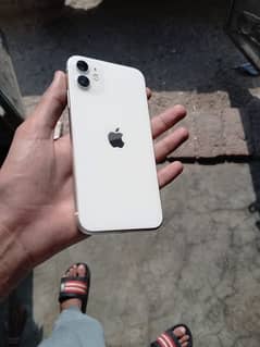 iphone 11 jusT few days use full ok 100bh 64BTotal orIgianl water pack