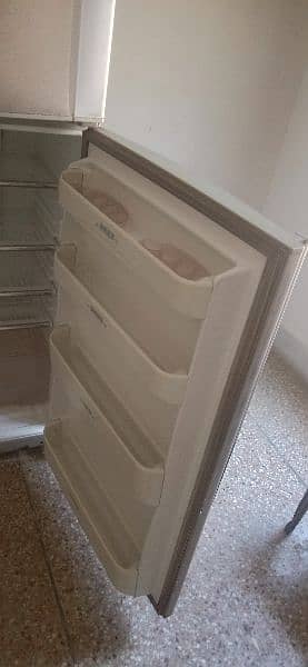 Dawlance full size fridge 12