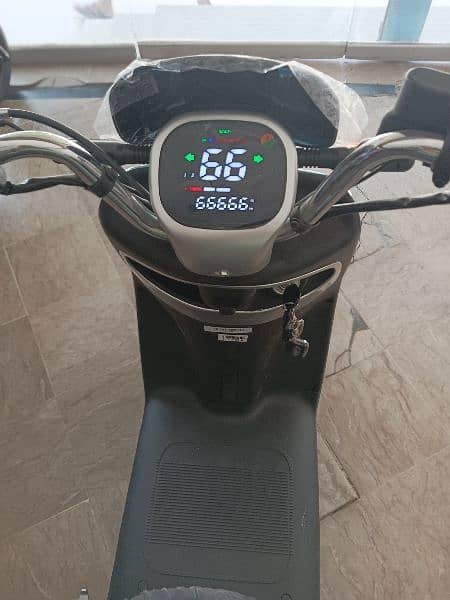 Crown Electric Scooty 4