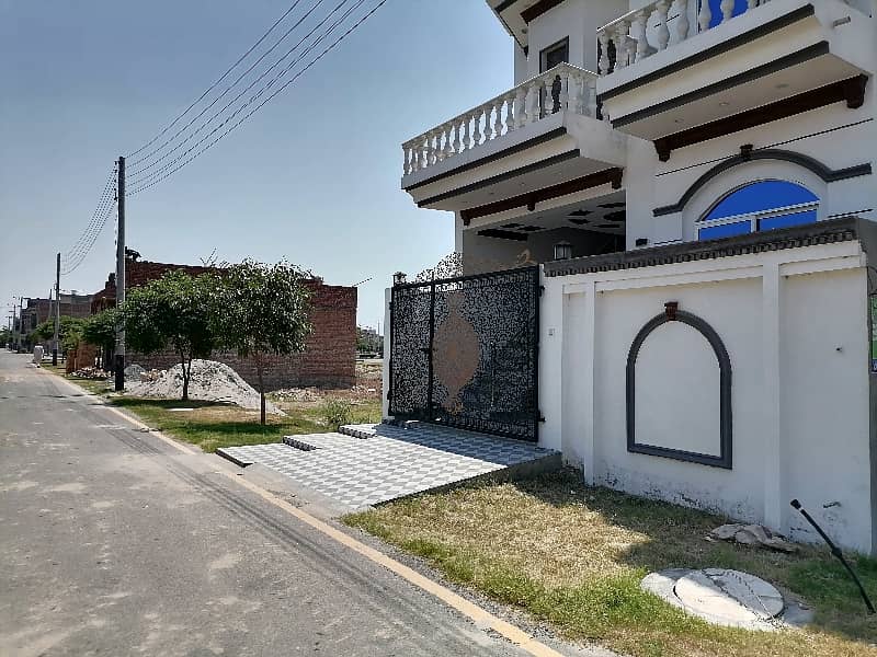 Prime Location A Centrally Located House Is Available For Sale In Faisalabad 3