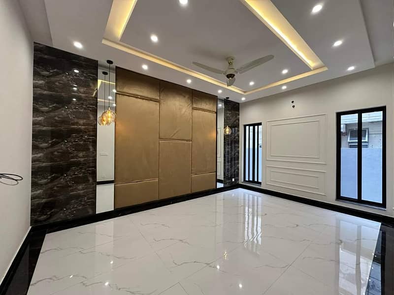 Luxurious Designer 10 Marla brand new House For Sale in Bahria Town Lahore 19