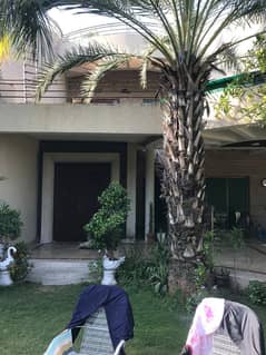 One Kanal Old House For SALE In Cantt.