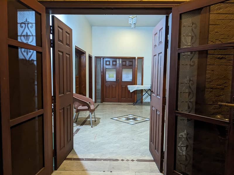 One Kanal Old House For SALE In Cantt. 2