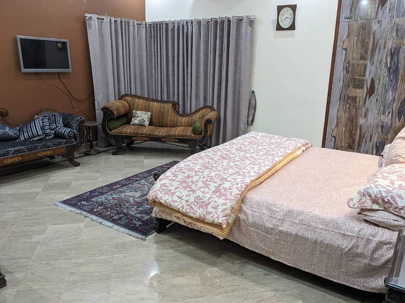 One Kanal Old House For SALE In Cantt. 4