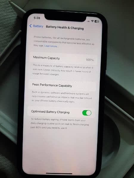 iphone 11 64gb non pta battery health 100% 8