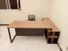 executive table/ tables/conference table/cubicle