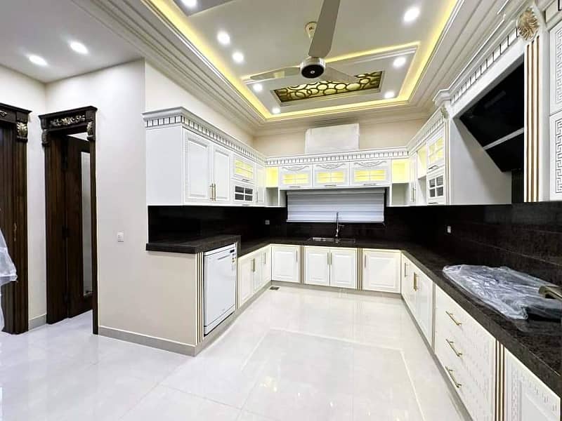 Luxurious Designer 1 Kanal Brand New House For Sale in Bahria Town Lahore 4
