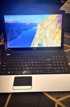 Acer Laptop Aspire E1-571 Core i3 (3rd Gen) 4 GB Ram 500 GB Hard Disk