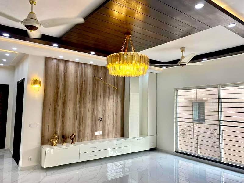 Luxurious Designer 1 Kanal Brand New House For Sale in Bahria Town Lahore 4