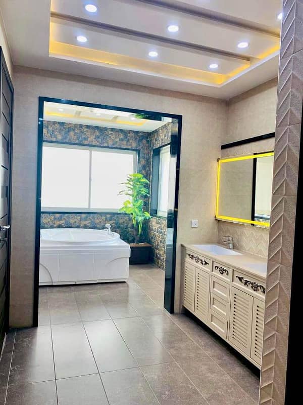 Luxurious Designer 1 Kanal Brand New House For Sale in Bahria Town Lahore 6