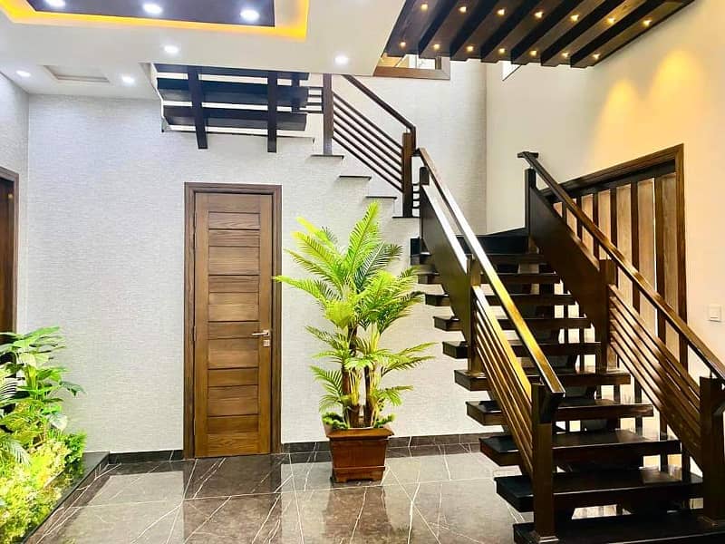 Luxurious Designer 1 Kanal Brand New House For Sale in Bahria Town Lahore 17