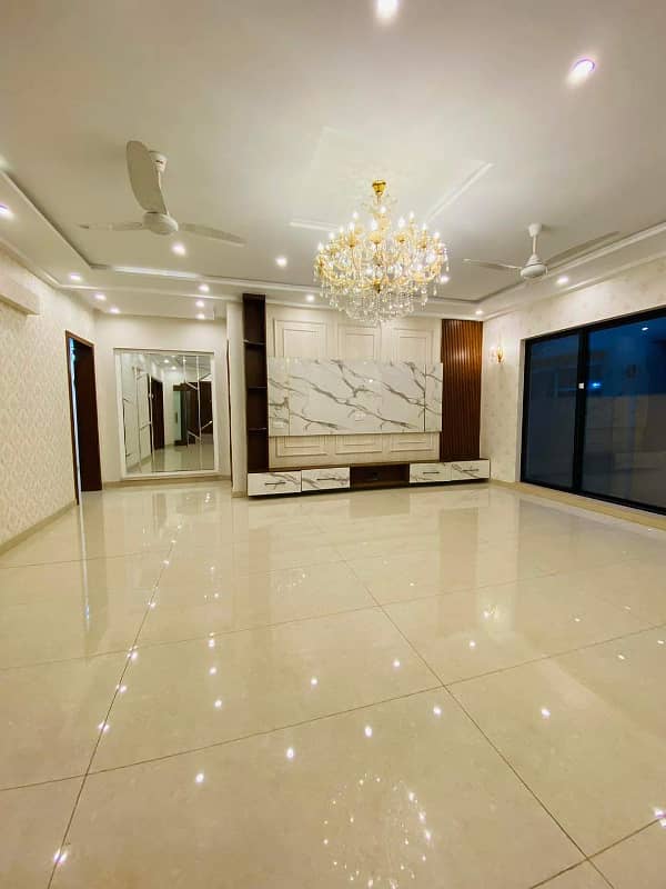 Luxurious Designer 1 Kanal Brand New House For Sale in Bahria Town Lahore 7