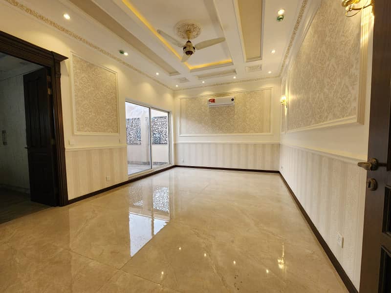 Kanal House Near Park For Rent In DHA Phase 4-gg 11