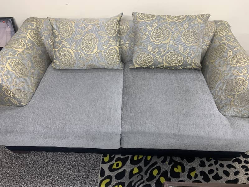 Sofa set one month use only 4