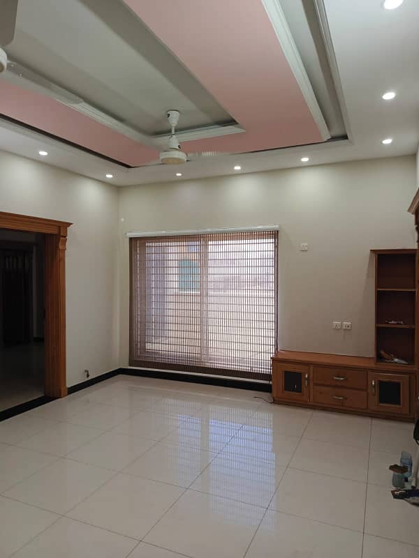 Size 30x60 Full House For Rent In G-13 0