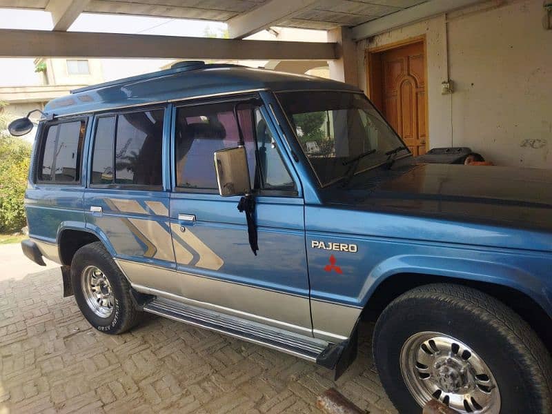 Mitsubishi Pajero 1990 3