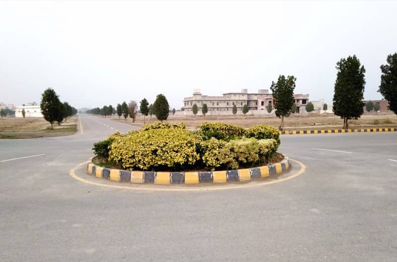 On Excellent Location 5 Marla Residential Plot In Grand Avenues Housing Scheme 1