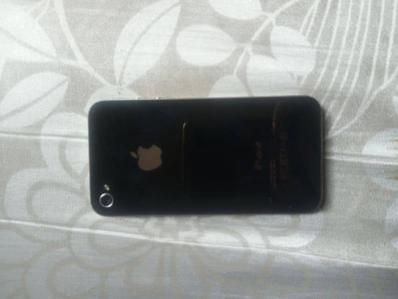 iPhone 4 black colour 10/10 condition 1