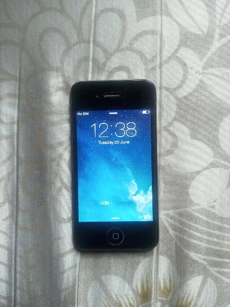 iPhone 4 black colour 10/10 condition 2