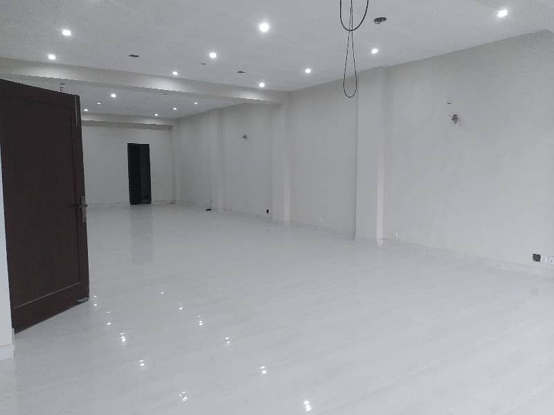 8 MARLA BRAND NEW COMMERCIAL BUILDING WITH OTHER FLOORS AVAILABLE AND BIGGEST ELEVATOR INSTALLED FOR RENT IN DHA PHASE-6 5