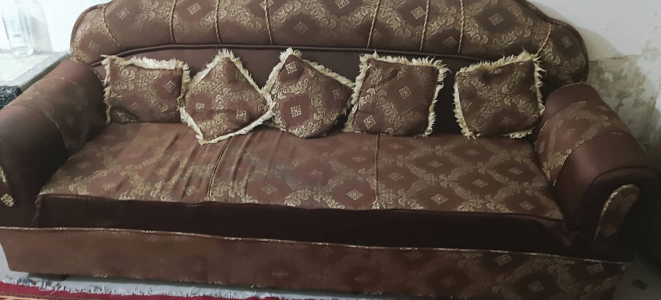 5 seater sofa just like new 3