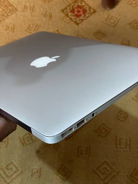 MacBook Air (13-inch, Early 2015) 5