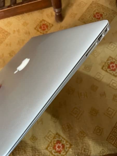 MacBook Air (13-inch, Early 2015) 8