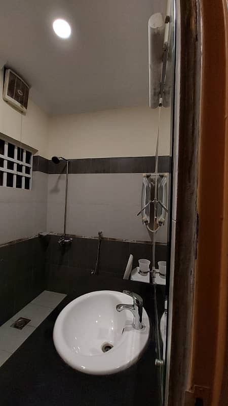 21 Marla Corner Triple Storey House 12 Beds With Attached Bath Near To Commercial 20