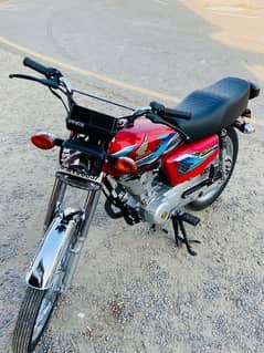 Honda 125 2024 red color