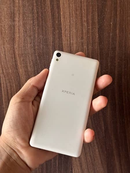 Sony X5 smartphone 0