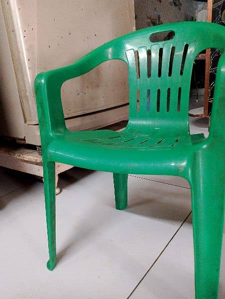 bachon ke liye chair Condition like a new 100% Gurantee 0