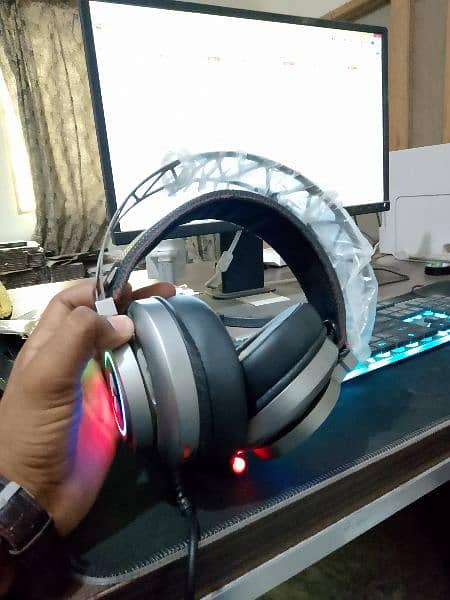 stereo headset gaming with base audio+RGB running lights 3