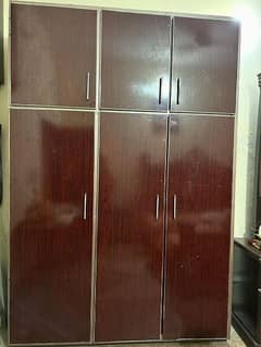 Good Condition 2 caboards lasani sheets full ok