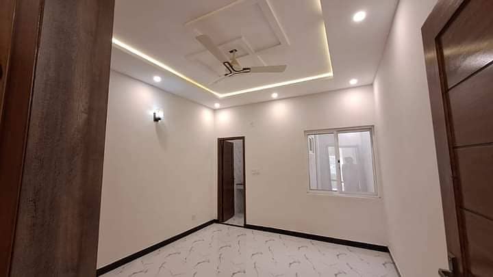 Flat Of 600 Square Feet In H-13 Is Available 2