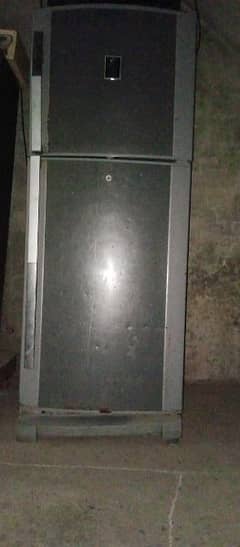 used Dawlance king size fridge