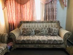 7 seater specious sofa set in good condition . 0