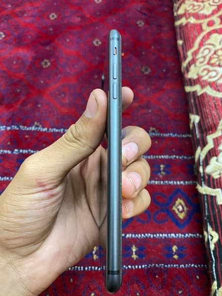 i phone 8  plus  hayatabad peshawer phase 1 bilal market 4