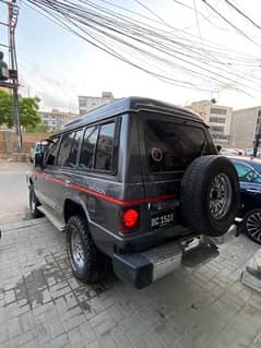 Mitsubishi Pajero 1990