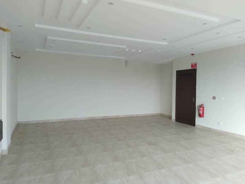 4 MARLA OFFICE FULLY RENOVATE WITH BIGGEST ELEVATOR INSTALLED FOR RENT IN DHA PHASE-4 1