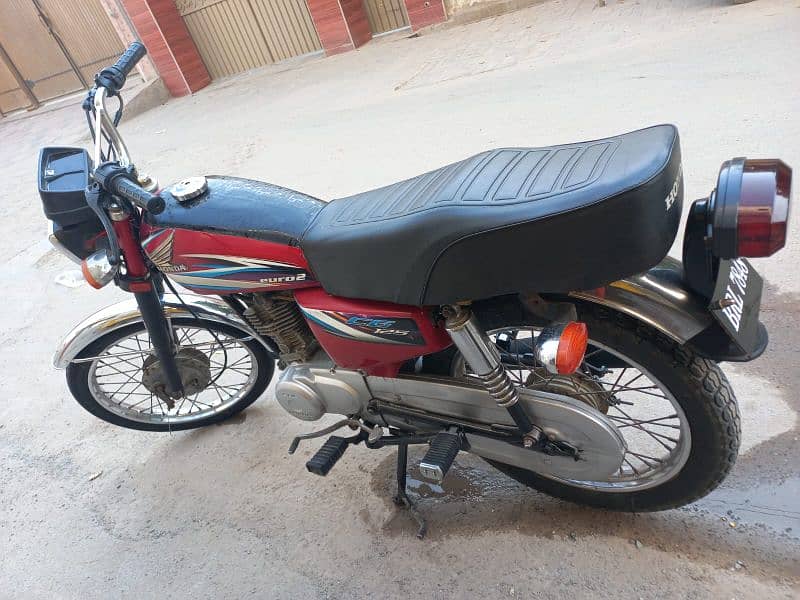 2015model  125 new condition 10/10 my no. 03067586749 4