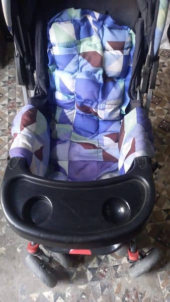 Branded pram in excellent condition 3